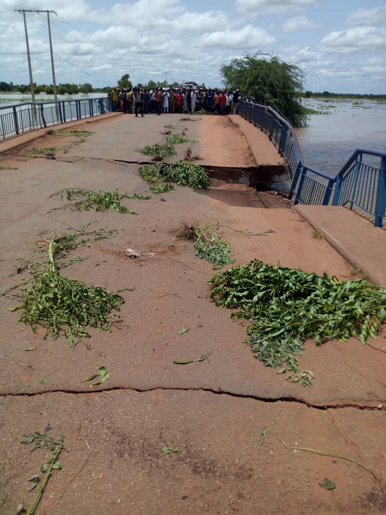 Benin Niger bridge Photo pont effondré